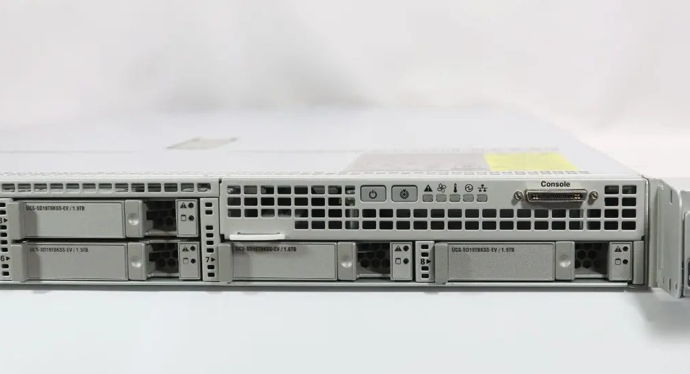 Servidor Cisco UCS C220 M4 8SFF 2x 2658 V4 32Gb 1.2Tb - Imagem 3
